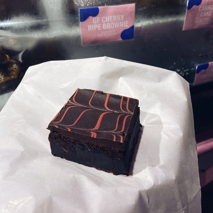 photo of Veganyumm Cherry Ripe Brownie shared by @cake on  16 Apr 2023 - review