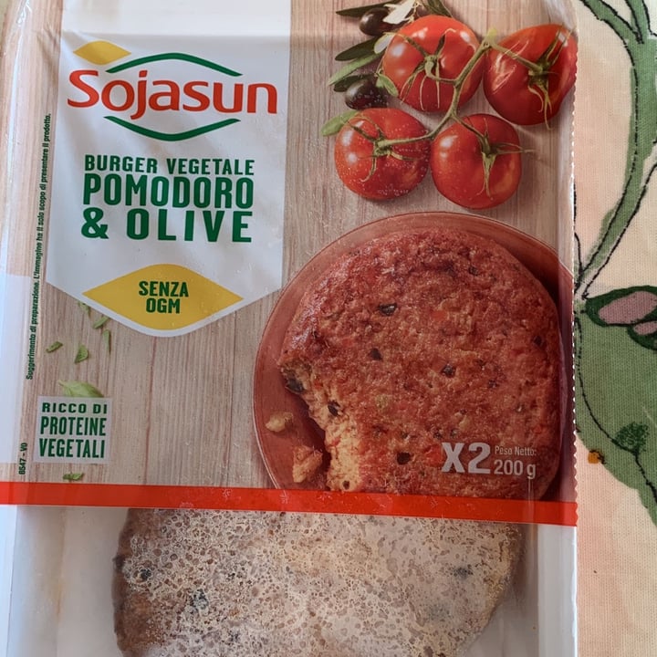 photo of Sojasun Burger vegetale al pomodoro shared by @silviavenanzoni on  16 Apr 2023 - review
