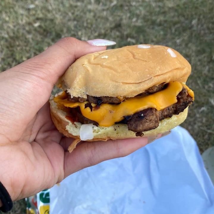 photo of JOY burgers Doble Cheeseburger shared by @jacquelinechaves on  20 Mar 2023 - review