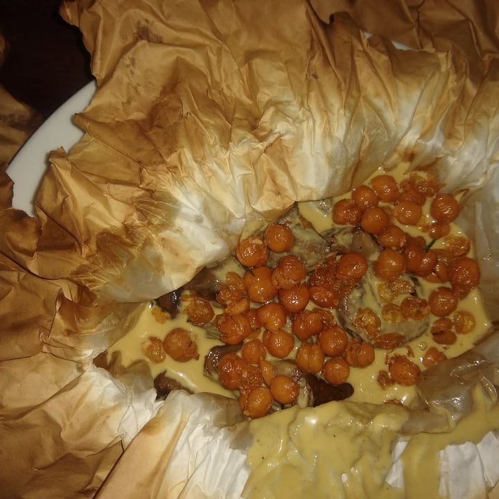 photo of Amador Papillote de hongos con crema de especias indias shared by @muel on  05 Feb 2023 - review