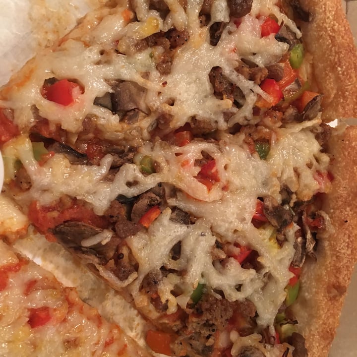 photo of Sarpino's Pizzeria Downers Grove Vegan Italiano Pizza shared by @gloriaabillion on  23 Jun 2023 - review