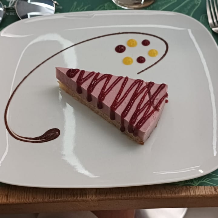 photo of Ristorante Gintilla Cagliari Cheesecake alle Fragole con Crema Chantilly shared by @danyveg on  19 Jul 2023 - review