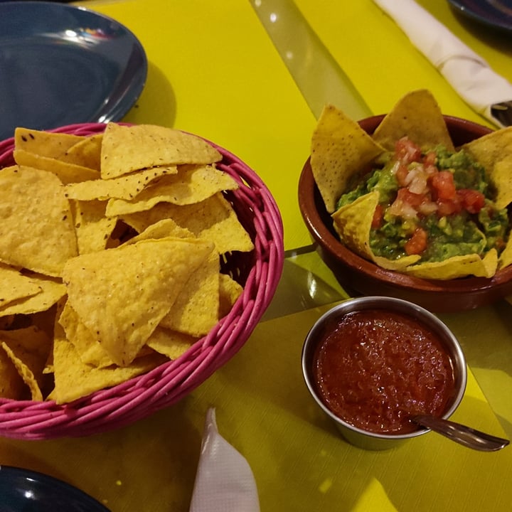 photo of La Cantina Mexicana Guacamole shared by @theandalusianqueer on  08 Jan 2023 - review