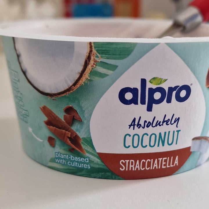 photo of Alpro Absolutely Coconut Stracciatella shared by @saraago96 on  27 Apr 2023 - review