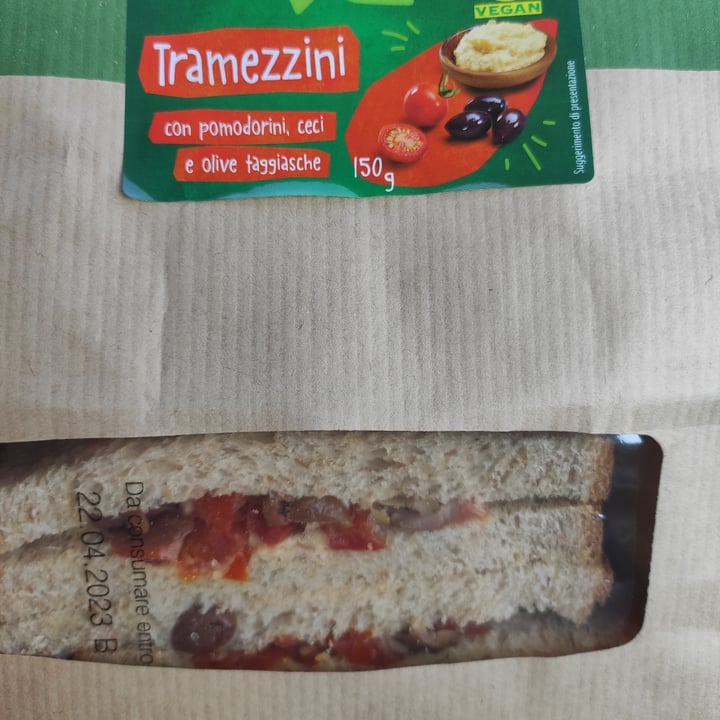 photo of Vemondo Tramezzini con pomodorini ceci e olive shared by @carmillabresh on  08 Apr 2023 - review