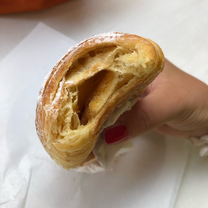 photo of Bar Dolcezza di Cuscunà Temistocle Brioche con marmellata shared by @lisasir on  20 Jul 2023 - review