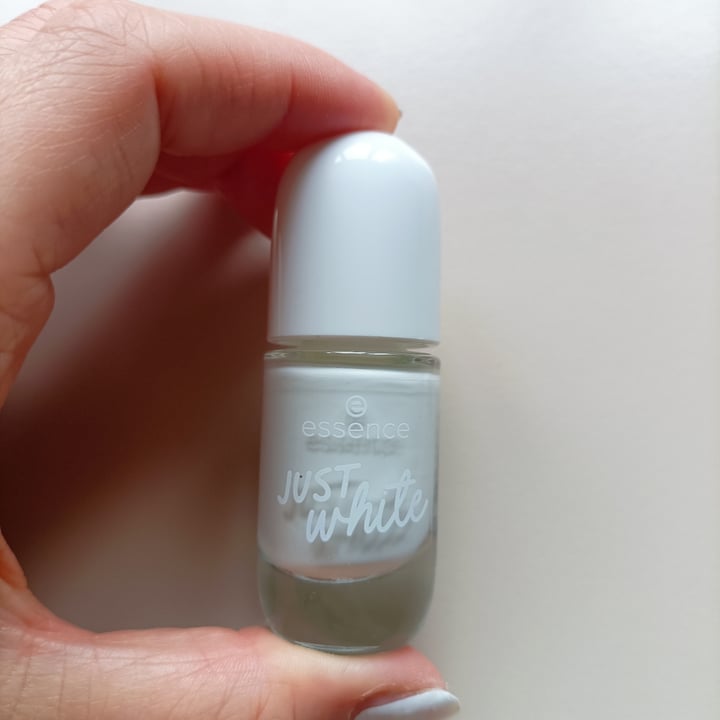 photo of Essence  Smalto Just White shared by @bibidibobidibb on  31 Mar 2023 - review