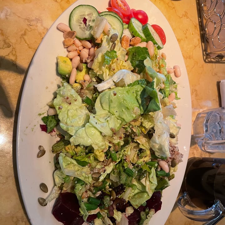 photo of The Cheesecake Factory Vegan Cobb Salad shared by @compassionrocks on  17 Jan 2023 - review