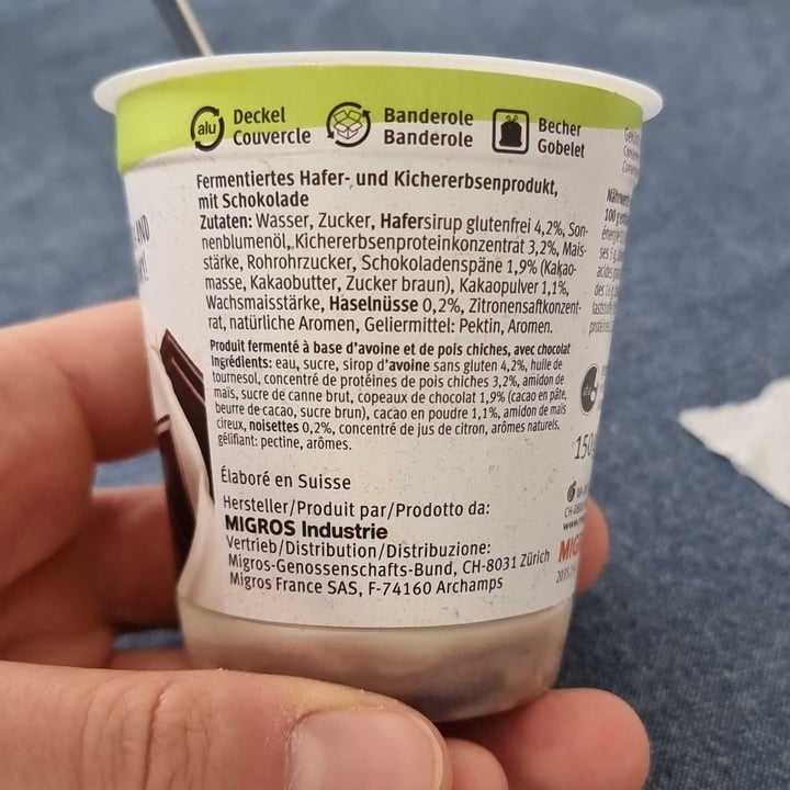 photo of Migros V-Love Plant-Based Creamium Choco shared by @euberta89 on  05 Mar 2023 - review