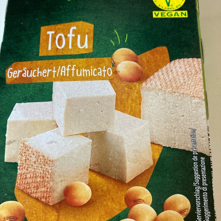 photo of Vemondo Tofu affumicato shared by @tittiveg on  29 Jan 2023 - review