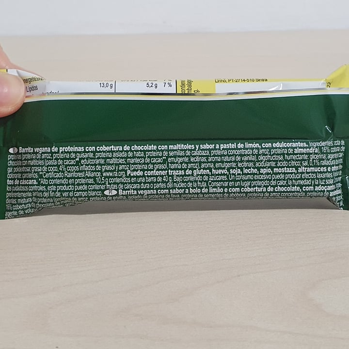 photo of IronMaxx Vegan Protein Bar Lemon Cake Flavor shared by @fivefeetvegan on  25 Feb 2023 - review