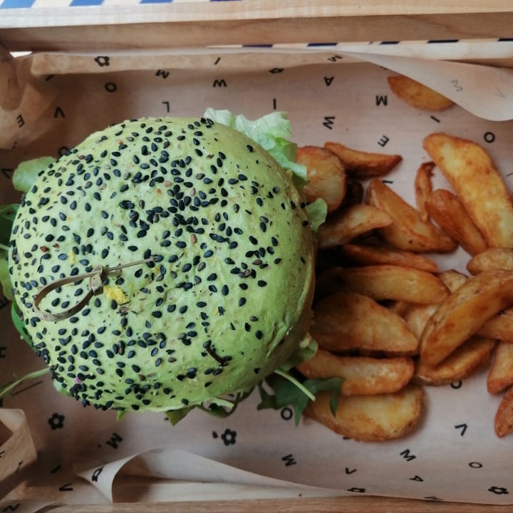 photo of Flower Burger Elf Burger shared by @lavinia88 on  06 Jan 2023 - review