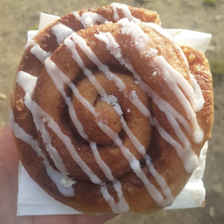 photo of Radagast Vegan Bakery cinnamon rolls shared by @danivegmmb on  03 Apr 2023 - review