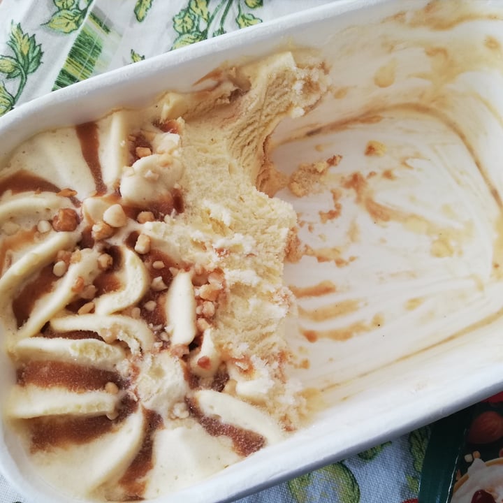 photo of Amando gelato alla vaniglia variegato al caramello salato shared by @littlepoppyseed on  05 Apr 2023 - review