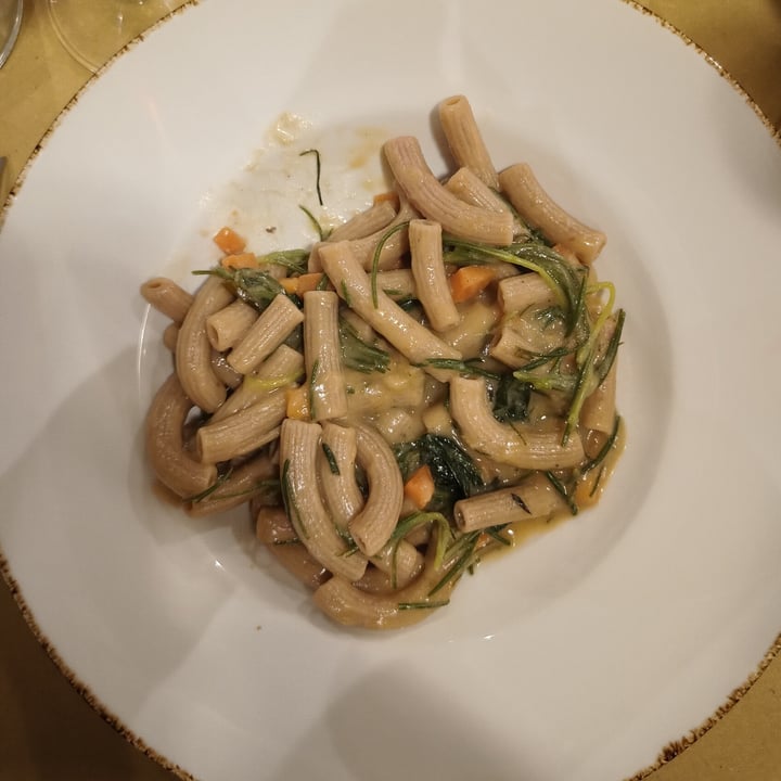 photo of Il Rovescio Pasta Di Grani Rifermentati Con Agretti, Carote E Crema Di Ceci shared by @shantientheos on  15 May 2023 - review