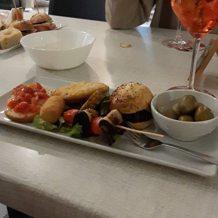 photo of Cicara Cafe Wine Bar Aperitivo Vegan shared by @paoveg on  04 Mar 2023 - review
