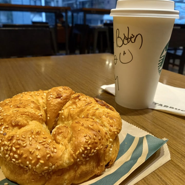 photo of Starbucks bagel vegano shared by @veganbeluu on  26 Jun 2023 - review