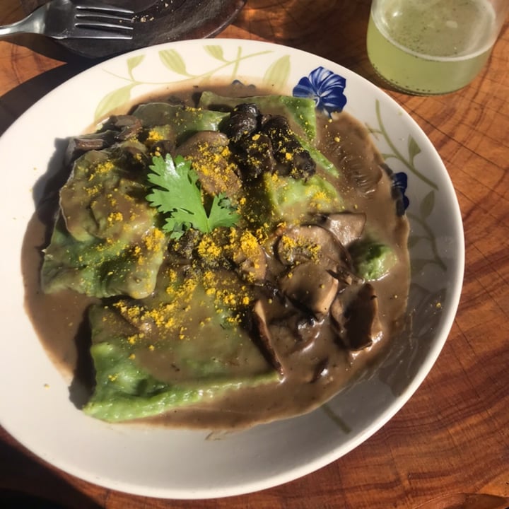 photo of Wara espacio saludable Raviolones De Espinaca Rellenos De Cabutia Con Bechamel De Coco Y Hongos shared by @dedicatedhyena60 on  07 Jul 2023 - review