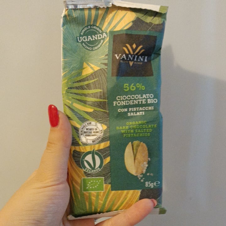 photo of Vanini Cioccolato fondente con pistacchi interi salati shared by @giorgia99 on  06 Jan 2023 - review