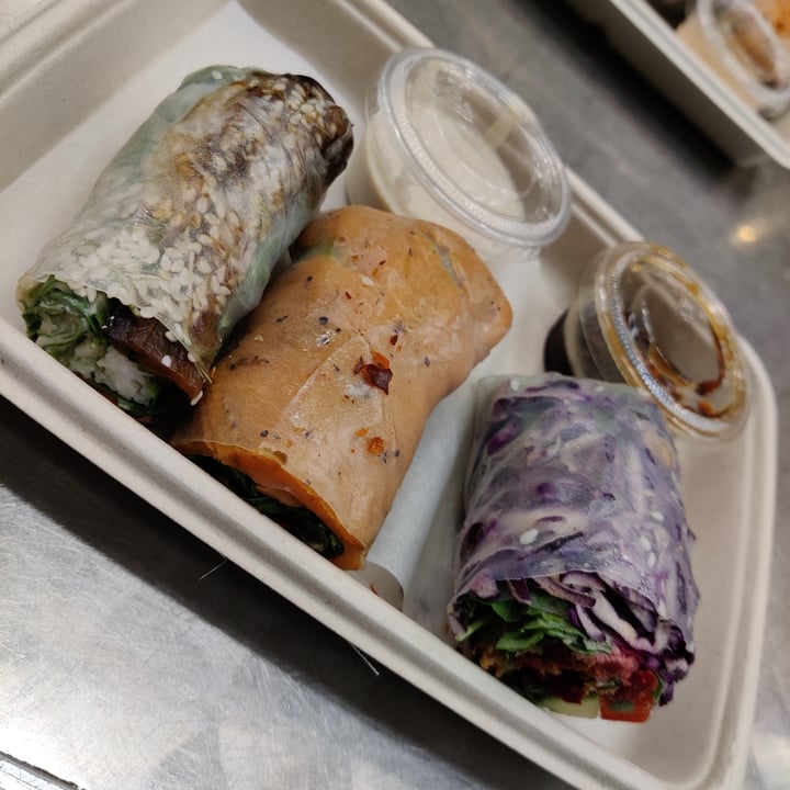 photo of Kaleido St Pancras Vegan Salad Rolls shared by @hummuswhore on  20 Feb 2023 - review