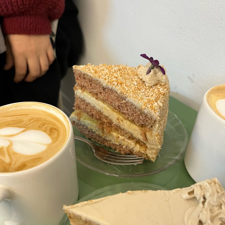 photo of SUKHA VEGANERIE Torta de piña y coco shared by @nagavegan on  29 Jul 2023 - review