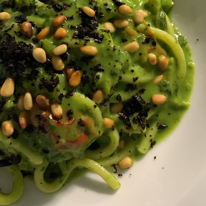 photo of Terra Arsa Spaghetti con pesto verde , pinoli tostati e bieta croccante shared by @isidor on  04 May 2023 - review