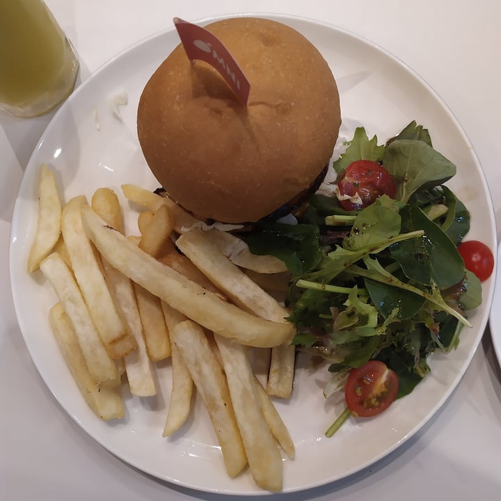 photo of Green Common Singapore Omni meat burger shared by @fannyv on  06 Jun 2023 - review