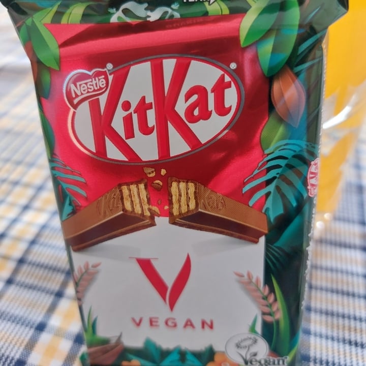 photo of Nestlé Kitkat Vegan shared by @lellacami on  31 Mar 2023 - review