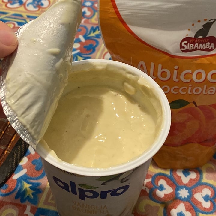 photo of Alpro yogurt vegetale soia vaniglia shared by @brenda90210 on  10 May 2023 - review