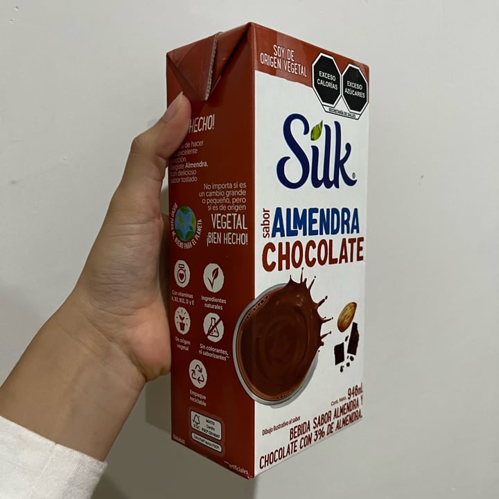 photo of Silk Almendra chocolate shared by @caroacosta on  18 Feb 2023 - review