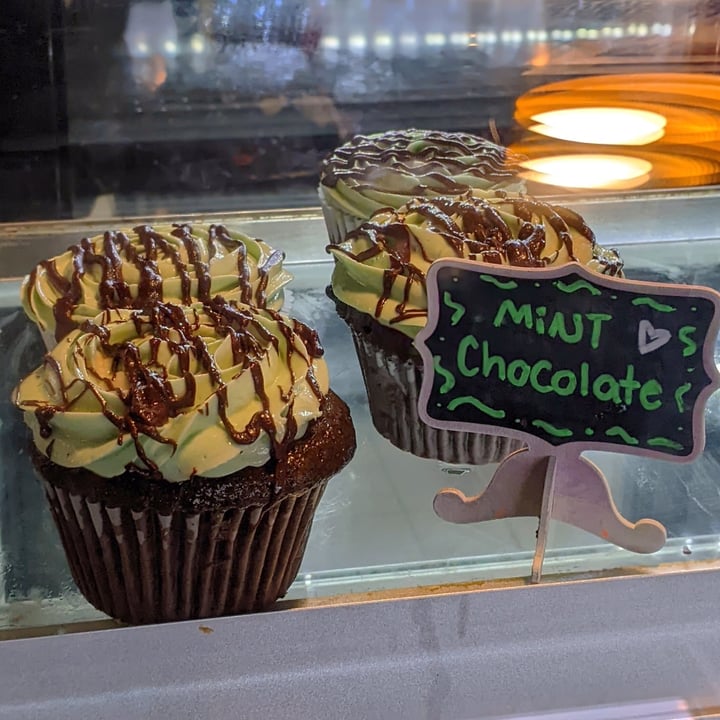 photo of Wisdom Vegan Bakery Mint Chocolate Cupcake shared by @veggieassassin on  03 Jul 2023 - review