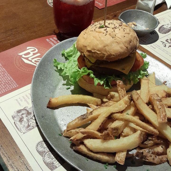 photo of BLEST MORON Hamburguesa vegana no carne shared by @candemagali on  03 Aug 2023 - review
