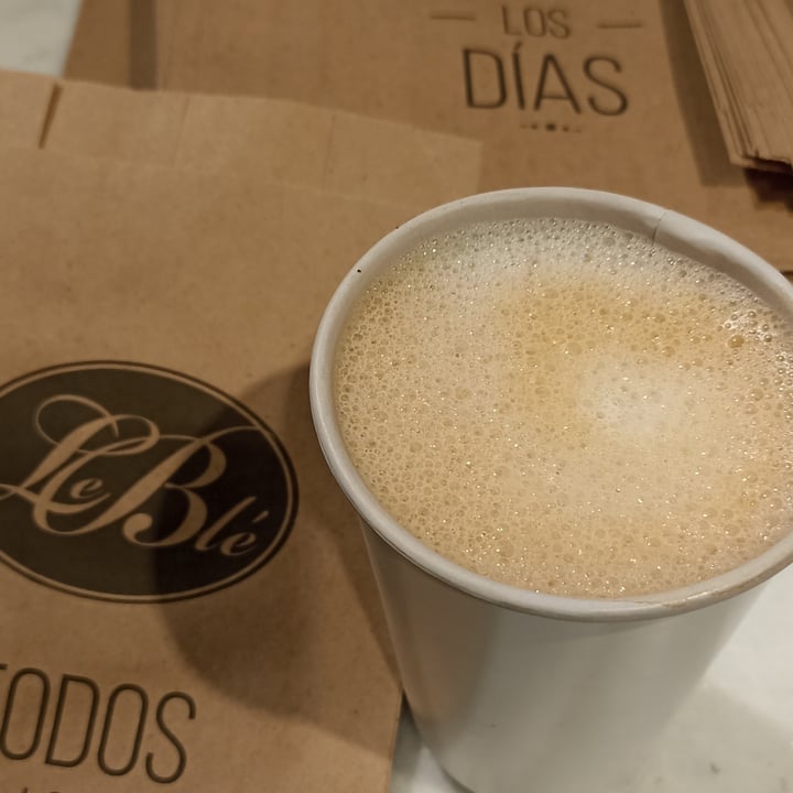 photo of Le Ble Colegiales Latte con leche de almendras shared by @vikvegan on  28 Jul 2023 - review