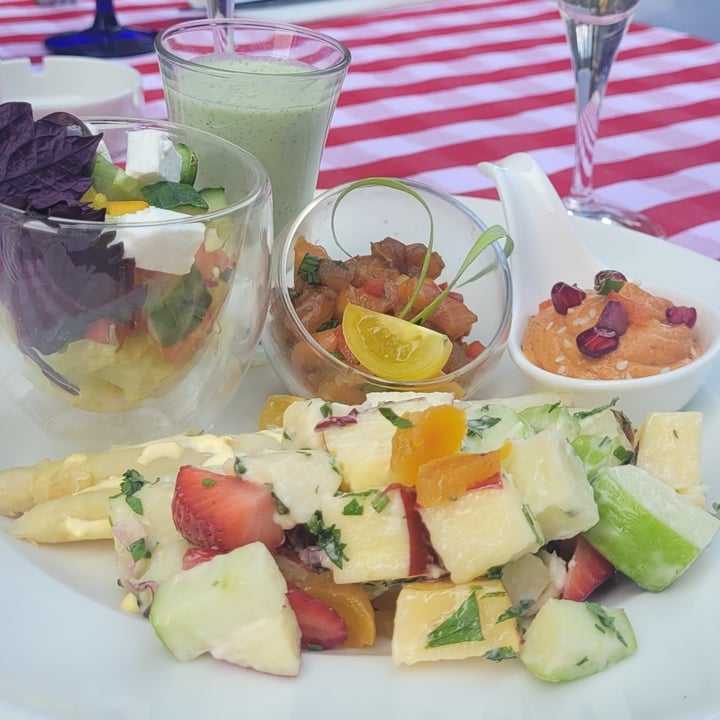 photo of Layali Shahrazad Restaurant & Lounge Brunch Salad Buffet shared by @kenyacapra on  15 Mar 2023 - review