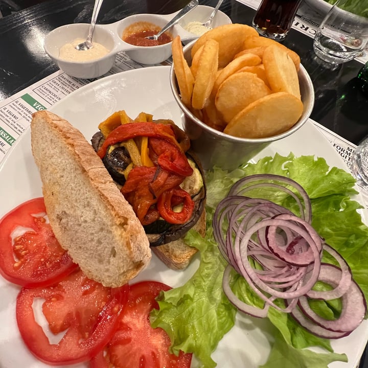 photo of Crispi's Burgher Vegano shared by @alicemrl on  04 Apr 2023 - review