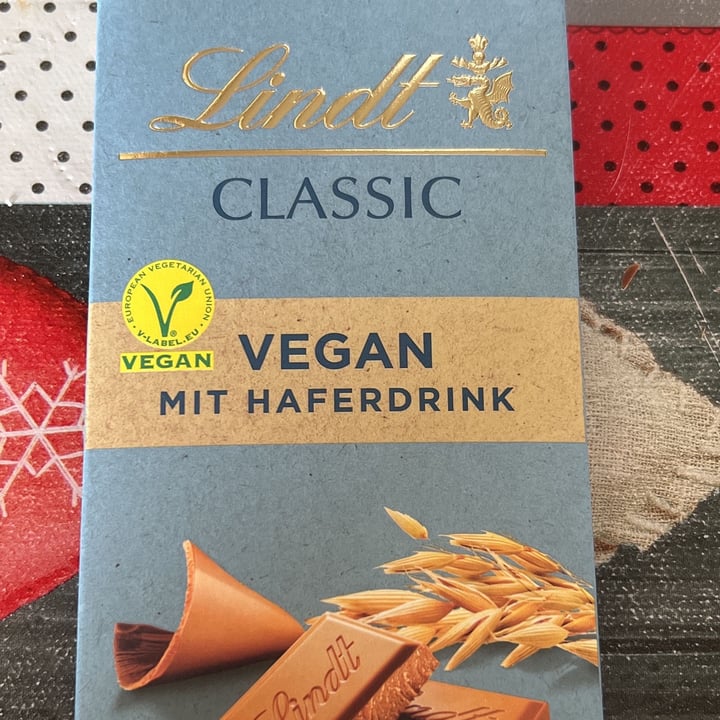 photo of Lindt Chocolate Vegano Classic shared by @cinzia1981 on  30 Mar 2023 - review