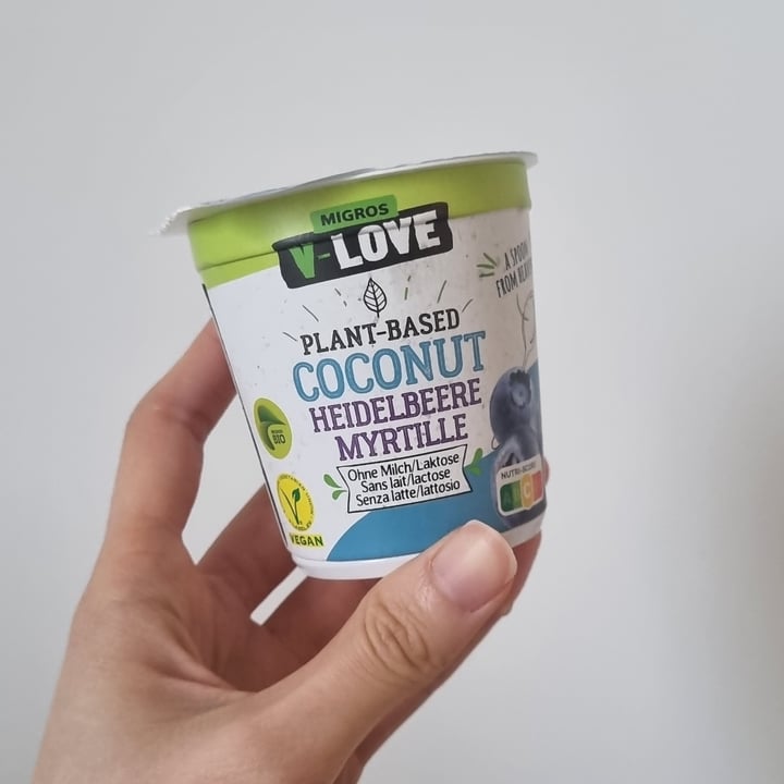 photo of Migros V-Love Coconut Heidelbeeren shared by @imgoodgirl on  04 Feb 2023 - review