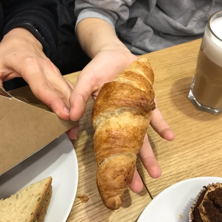 photo of Cloud Cakes Croissant shared by @arenavegan on  12 Jan 2023 - review