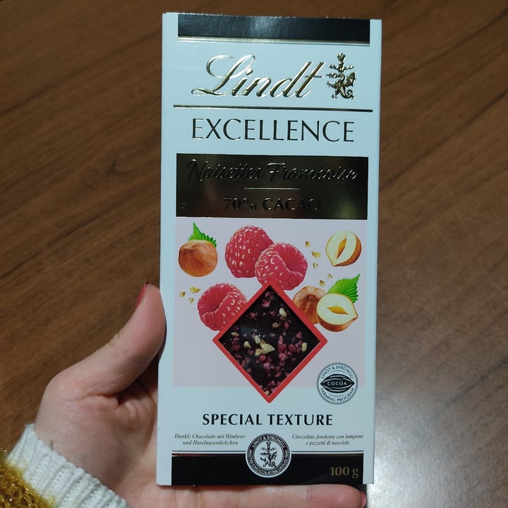 photo of Lindt excellence noisettes Framboise shared by @marydrago3 on  07 Mar 2023 - review