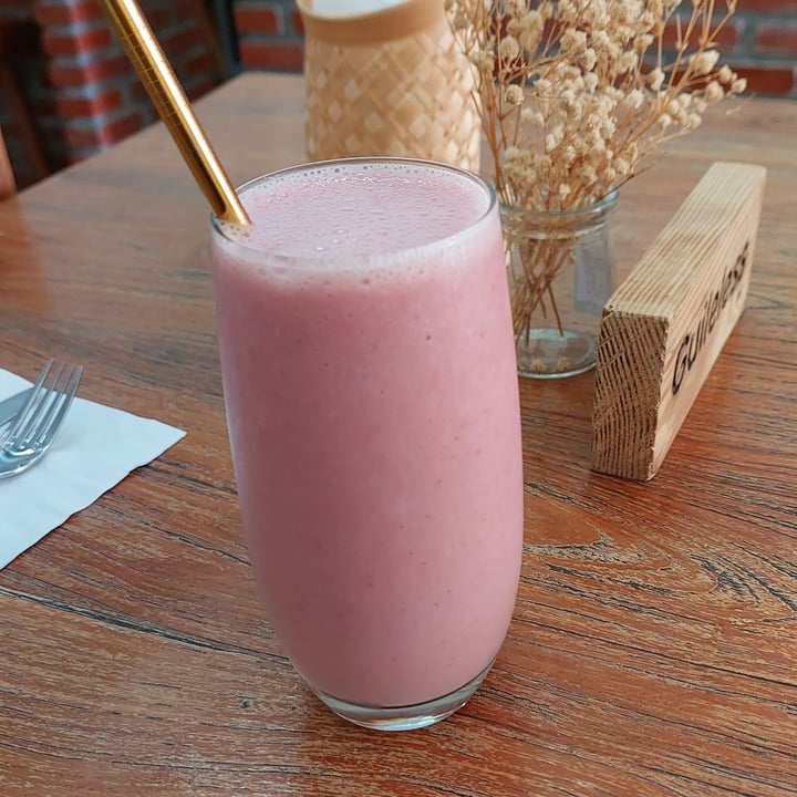 photo of LN Fortunate Coffee - Imam Bonjol Denpasar Strawberry Banana Smoothie shared by @ica4bontang on  19 Jan 2023 - review