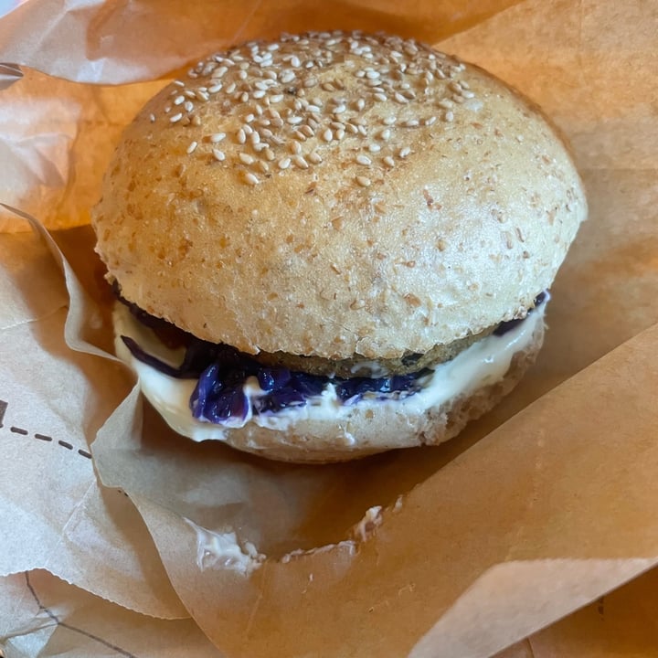 photo of Dulcamara Vegan Bakery & Bistrot Veg burger gourmet shared by @baccofdl on  11 Feb 2023 - review