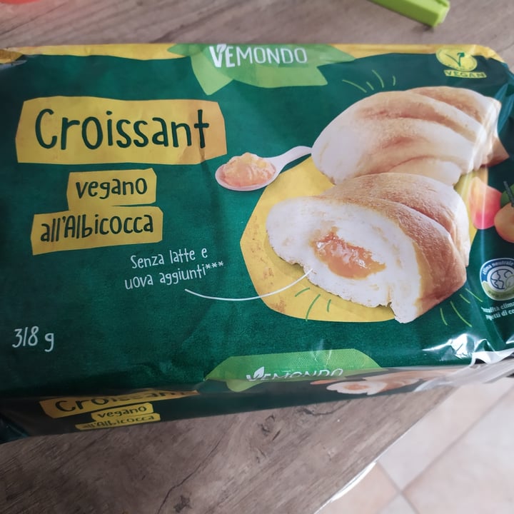 photo of Vemondo croissant shared by @marinabonincontro on  26 Jan 2023 - review
