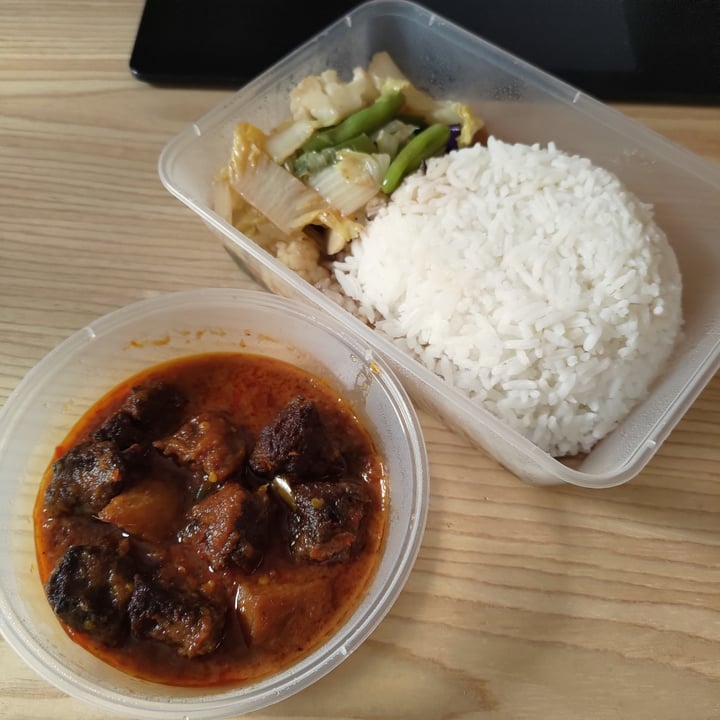 photo of Saiva Kitchens White Rice + Stir-fried Mixed Veggies + Mutton Rendang shared by @stevenneoh on  28 Jan 2023 - review