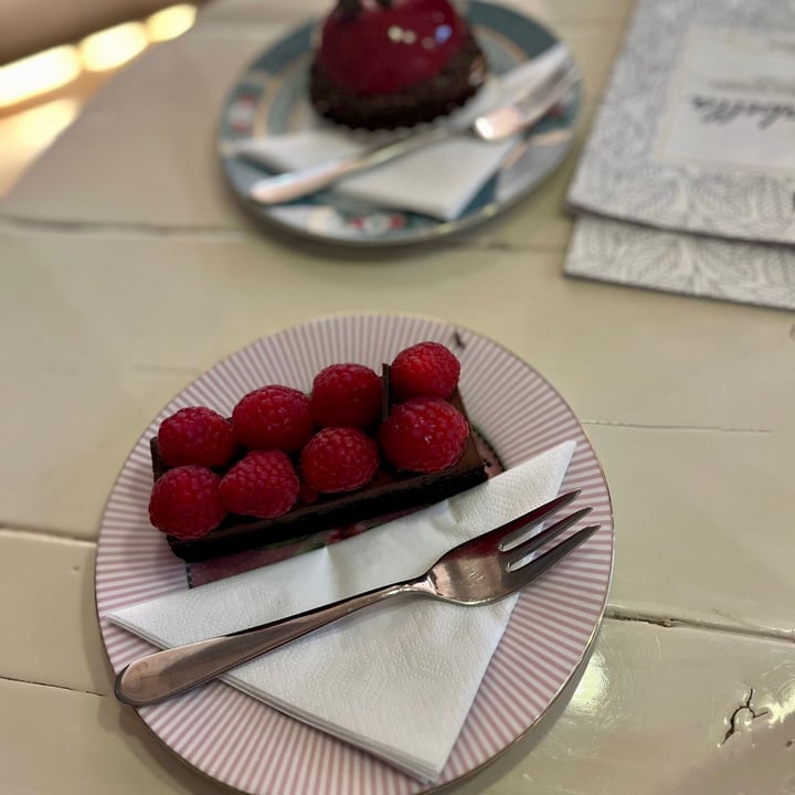 photo of Isabella Glutenfreie Pâtisserie Vegan Chocolate Cake shared by @tgjanine on  16 Mar 2023 - review