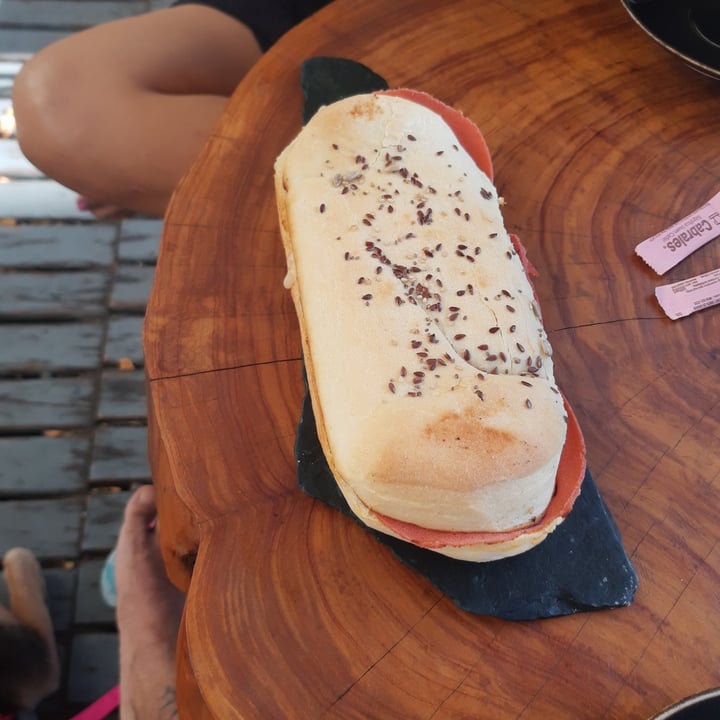 photo of Wara espacio saludable sanwich De Jamón Y Queso shared by @tinchotomatito on  07 Apr 2023 - review