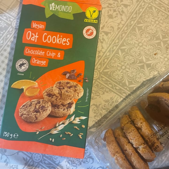 photo of Vemondo oat cookies chocolate chip & orange shared by @sereveggy on  30 Mar 2023 - review