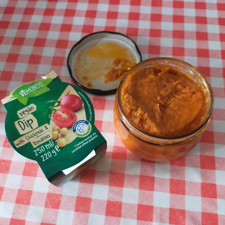 photo of Vemondo Vegan dip with Chickpeas and Tomatoes shared by @casamattonella on  05 Jan 2023 - review