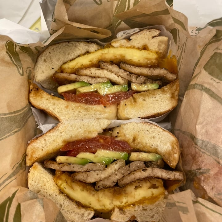 photo of UT47 Manhattan Vegan tofu bacon and vegan egg, avocado, tomato, and chao cheese bagel shared by @veganfoodcrazy on  15 Apr 2023 - review