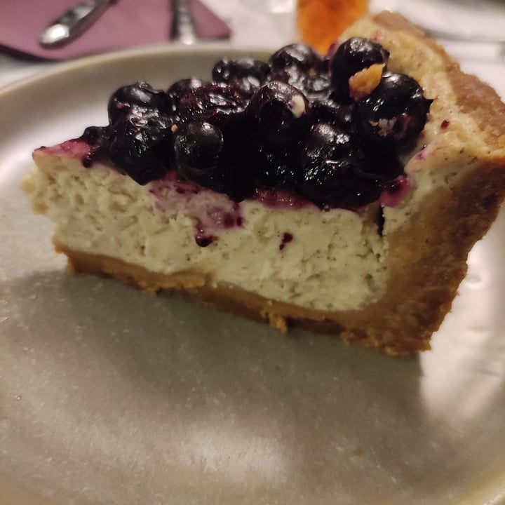 photo of Romeow Cat Bistrot Cheese Cake Stile New York shared by @claveg on  06 Aug 2023 - review
