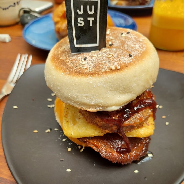 photo of Infinite Café Plant-Powered Kitchen Breakfast Sandwich shared by @lieslsnyman on  07 Jan 2023 - review
